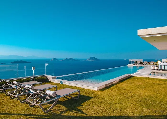 Luxury In With Breathtaking Views Villa *